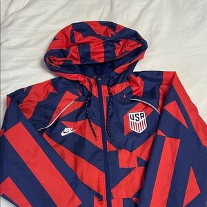 Nike Men’s Red & Navy USA Soccer Hooded Windbreaker